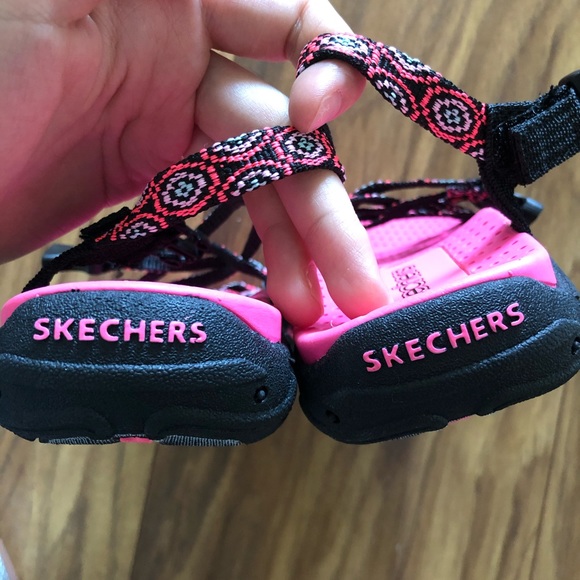❌SOLD❌BRAND NEW GIRLS SANDALS - Picture 2 of 4